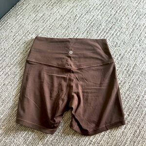 Lululemon Align biker shorts in color Espresso